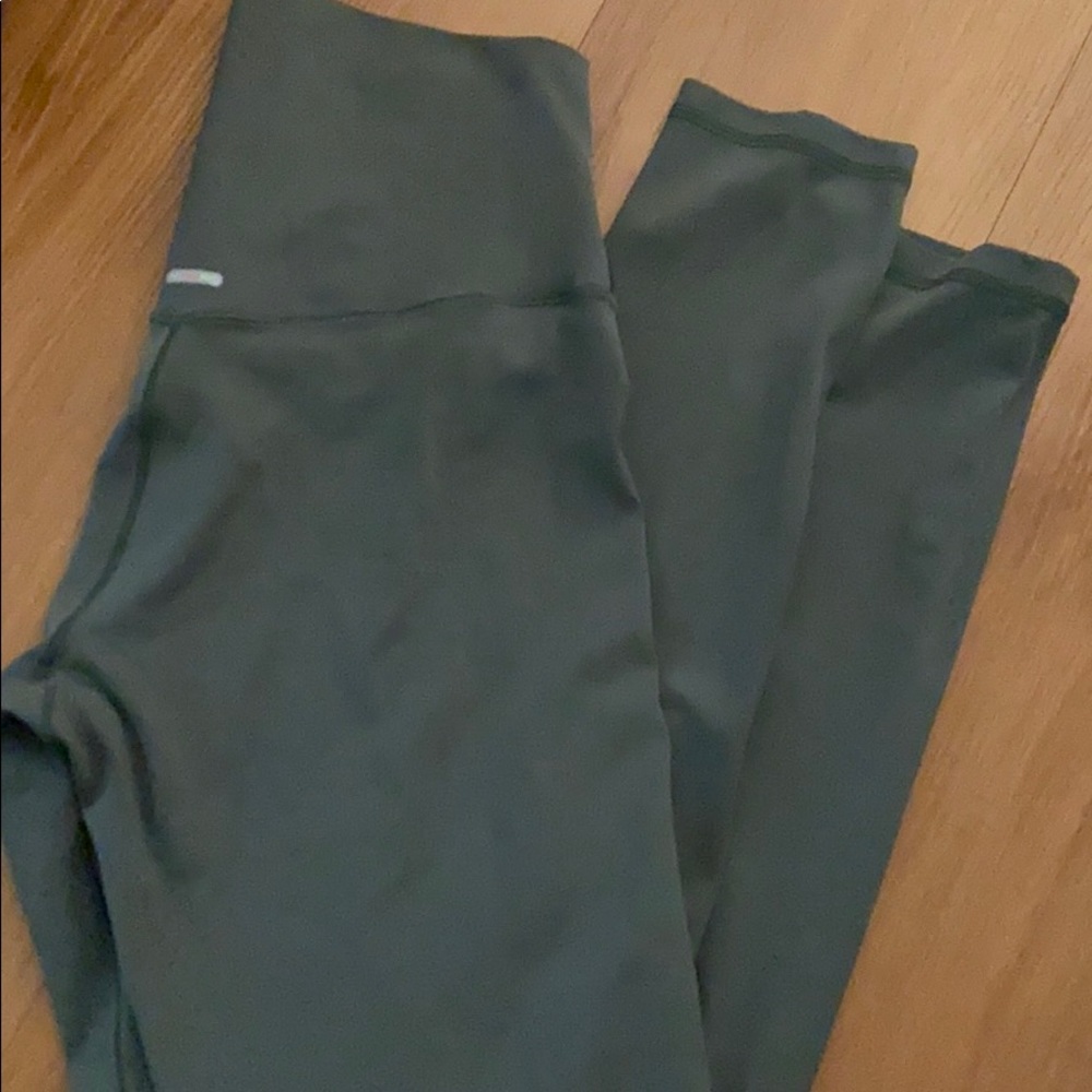 American Eagle (aerie) army green leggings.